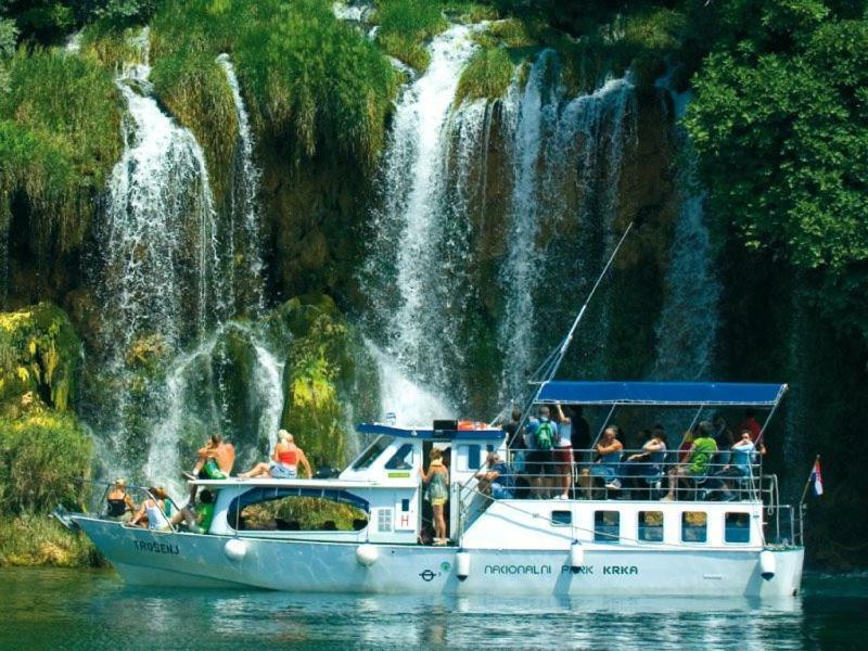 Holiday Home Anita Unesic المظهر الخارجي الصورة